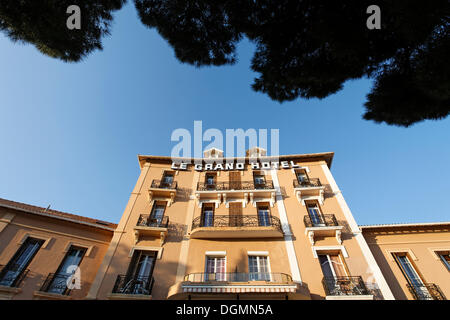 Le Grand Hôtel de Bormes-les-Mimosas, un de la fin du xixe siècle, l'hôtel Bormes-les-Mimosas, Région Provence-Alpes-Côte d'Azur, France Banque D'Images