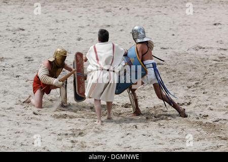 Provocator versus Provocator, un combat de gladiateurs, exposition lutte, Familia Gladiatoria Pulli Cornicinis par Marcus Junkelmann, Banque D'Images