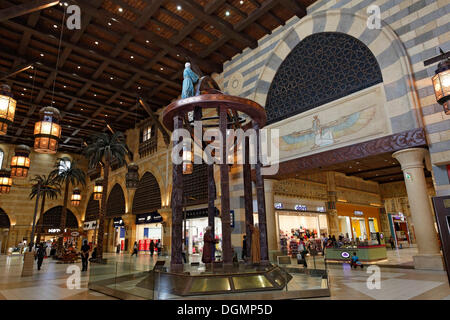 Groupe de sculptures dans le Ibn Battuta Shopping Mall, Dubai, Émirats arabes unis, au Moyen-Orient, en Asie Banque D'Images