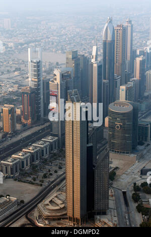 Vue depuis le Burj Khalifa au Centre Financier International de Dubaï, Émirats arabes unis, au Moyen-Orient, en Asie Banque D'Images