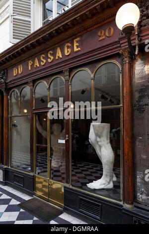 Vitrine d'une galerie d'art, Galerie Véro-Dodat, une galerie marchande, 1er arrondissement, Paris, Ile-de-France, France Banque D'Images
