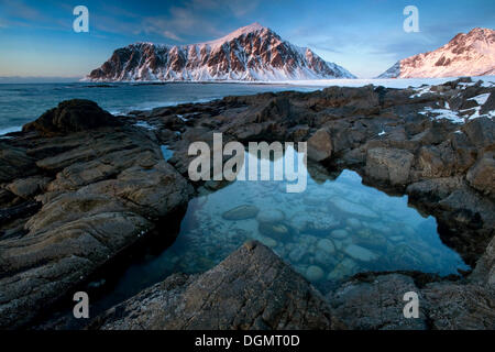 L'humeur du soir à Skagsanden, la plage près de Flakstad, Flakstadsøya, Lofoten, Nordland, Norvège, Europe Banque D'Images