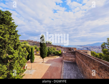 Castillo de Gibralfaro - château sur un Mont Gibralfaro à Malaga, Andalousie, Espagne Banque D'Images