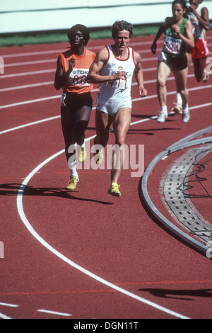 Jarmila Kratochvilova (CZE) qui se font concurrence sur les Championnats du monde d'athlétisme 1983. Banque D'Images