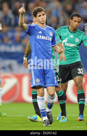 Gelsenkirchen, Allemagne. 22 octobre, 2013. Oscar de Chelsea pendant la Ligue des Champions groupe e match de football entre le FC Schalke 04 et le FC Chelsea London au stade de Gelsenkirchen à Gelsenkirchen, Allemagne, 22 octobre 2013. Photo : Frederic Scheidemann/dpa/Alamy Live News Banque D'Images