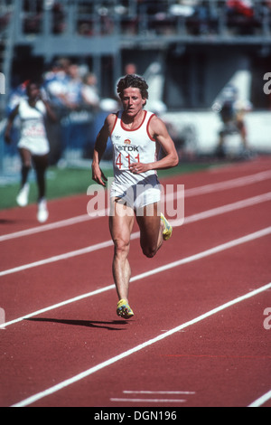 Jarmila Kratochvilova (CZE) qui se font concurrence sur les Championnats du monde d'athlétisme 1983. Banque D'Images