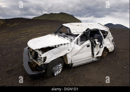 Crashed Toyota Land Cruiser pourrir dans les hauts plateaux du centre, de l'Islande Banque D'Images