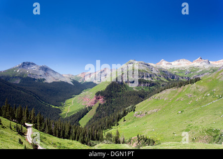 USA, Californie, San Juan, Forrest National paysage de montagne Banque D'Images
