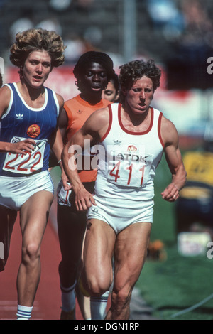 Jarmila Kratochvilova (CZE) qui se font concurrence sur les Championnats du monde d'athlétisme 1983. Banque D'Images