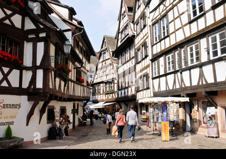 Vieilles rues pittoresques de la Petite France à Strasbourg, France Banque D'Images