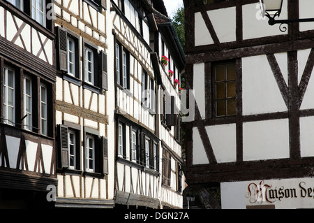 Vieilles rues pittoresques de la Petite France à Strasbourg, France Banque D'Images