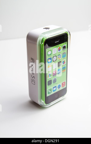 Un iphone 5C encore dans son emballage Banque D'Images