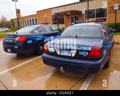 Oak Park voitures de police à l'extérieur de Oak Park Bureau de Sécurité publique, Oak Park, Michigan, USA Banque D'Images