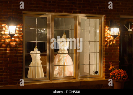 Magasin de vêtements de nuit dans la fenêtre Kleinburg (Ontario) Historique Banque D'Images