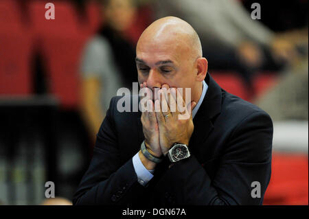 Nymburk, République tchèque. 23 Oct, 2013. Match de basket-ball Eurocup, groupe A, 2ème tour, CEZ Nymburk club de basket-ball Basket-ball vs Cibona à Nymburk, en République tchèque, le 23 octobre 2013. Neven Spahija Entraîneur de Cibona. Photo : CTK/Tanecek Photo/Alamy Live News Banque D'Images