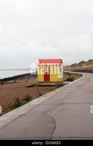 Lifeguard Hut dans la pluie à près de Tankerton Whitstable Banque D'Images