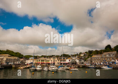 Bateaux dans le port, Padstow, Cornwall, Angleterre, Royaume-Uni Banque D'Images