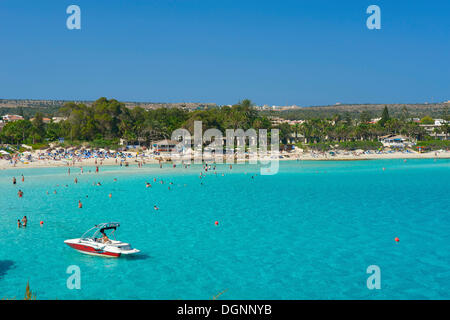 Plage, la plage de Nissi, Ayia Napa, Chypre du Sud, Chypre Banque D'Images