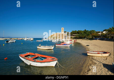 Bateaux sur la plage, Nea Fokea, Kassandra Chalkidiki ou Halkidiki, Grèce, Europe Banque D'Images