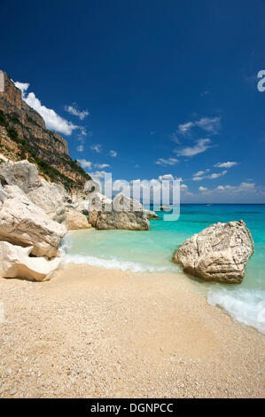 Plage, Cala Goloritze, Golfo di Orosei, Parco Nazionale del Gennargentu e Golfo di Goloritze, Sardaigne, Italie, Europe Banque D'Images