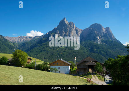 Le paysage urbain de Siusi allo Sciliar, Seis am Schlern, province du Tyrol du Sud, Vénétie, Italie Banque D'Images