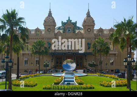 Casino et les Jardins de Boulingrins avec Anish Kapoor's 'ciel' Miroir sculpture, Monte Carlo, Monaco, Monaco Banque D'Images