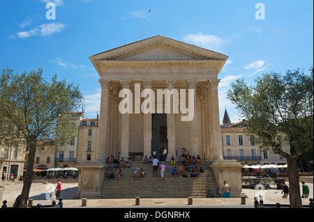 Maison Carrée, Place de la Comédie, Nîmes, région Languedoc-Roussillon, France Banque D'Images