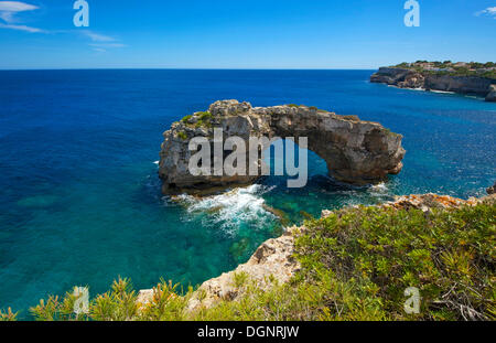 Es Pontàs arche naturelle, Cala Llombards, Santanyi, Majorque, Îles Baléares, Espagne Banque D'Images