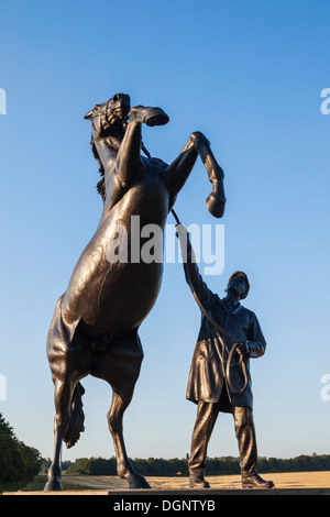 L'Angleterre, l'East Anglia, Suffolk, Newmarket Newmarket, Statue étalon sculptés par Marcia Astor et Allan Sly Banque D'Images