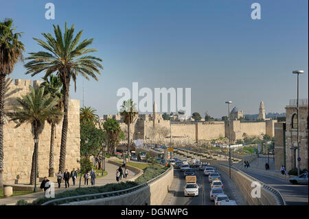 Exposé ouest sur les murs de la ville avec la porte de Java, la citadelle de Jérusalem et de la Tour de David Banque D'Images