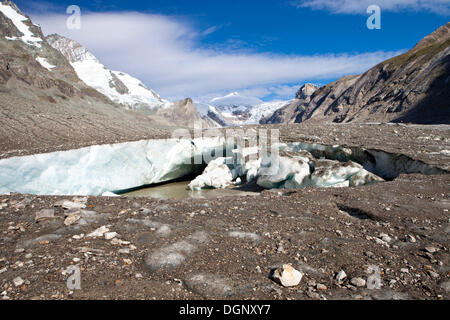 Des trous dans la glace s'est effondrée, glacier Pasterze Glacier sur la montagne Johannisberg, Grossglockner, le Parc National du Hohe Tauern, le Tyrol Banque D'Images