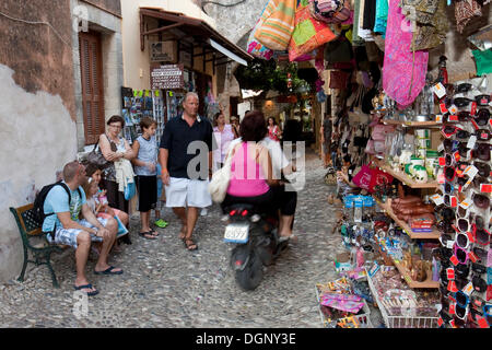 Ruelle dans le centre historique de la ville de Rhodes, l'île de Rhodes, Dodécanèse, Grèce, Europe Banque D'Images