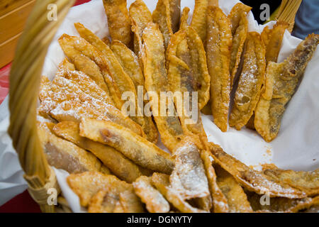 Bauernkrapfen rempli des beignes, Tyrol du Sud, Italie, Europe Banque D'Images