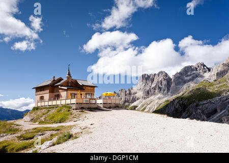 Rifugio Preuss Mountain Lodge, à l'arrière du groupe de Rosengarten, province de Trente, Italie, Europe Banque D'Images