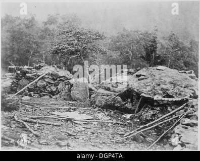 La vue intérieure des parapets de l'Union sur Little Round Top, Gettysburg, montrant les structures défensives utilisées pendant la bataille de Gettysburg pendant la guerre de Sécession. Ces fortifications jouent un rôle essentiel dans la défense de l'Union. Banque D'Images