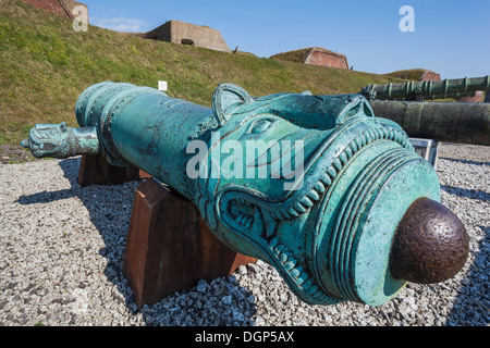 L'Angleterre, dans le Hampshire, Farham, Fort Nelson, le Royal Armouries, l'affichage des armes asiatiques Historique Banque D'Images