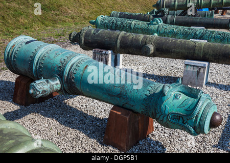 L'Angleterre, dans le Hampshire, Farham, Fort Nelson, le Royal Armouries, l'affichage des armes asiatiques Historique Banque D'Images