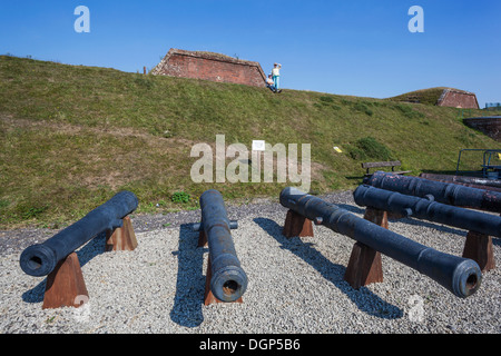 L'Angleterre, dans le Hampshire, Farham, Fort Nelson, le Royal Armouries, l'affichage des armes asiatiques Historique Banque D'Images