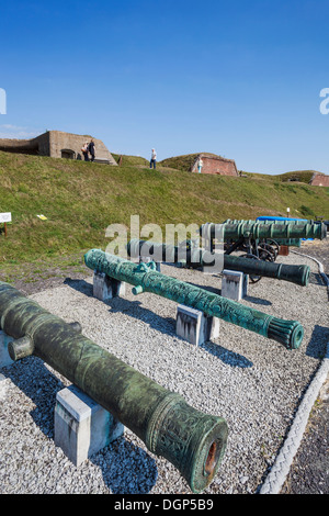 L'Angleterre, dans le Hampshire, Farham, Fort Nelson, le Royal Armouries, l'affichage des armes asiatiques Historique Banque D'Images