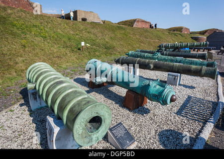 L'Angleterre, dans le Hampshire, Farham, Fort Nelson, le Royal Armouries, l'affichage des armes asiatiques Historique Banque D'Images