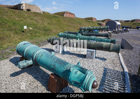 L'Angleterre, dans le Hampshire, Farham, Fort Nelson, le Royal Armouries, l'affichage des armes asiatiques Historique Banque D'Images