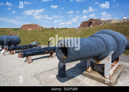 L'Angleterre, dans le Hampshire, Farham, Fort Nelson, le Royal Armouries, Affichage des canons historiques Banque D'Images