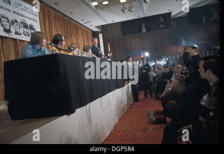 Le groupe pop MONKEES lors d'une conférence de presse à Londres en 1967 Banque D'Images