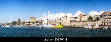 Alghero avec remparts comme vu du port, Sardaigne, Italie, Europe Banque D'Images