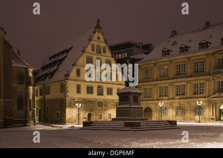 Schillerplatz carré avec un monument de Schiller en hiver, Stuttgart, Bade-Wurtemberg Banque D'Images