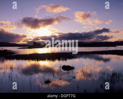 Loch Ba au lever du soleil, Rannoch Moor, Highlands, Ecosse, Royaume-Uni, Europe Banque D'Images