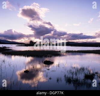 Loch Ba au lever du soleil, Rannoch Moor, Highlands, Ecosse, Royaume-Uni, Europe Banque D'Images