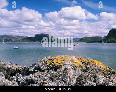 Bateaux sur le Loch Carron près de Pockton, Lochalsh, Ecosse, Royaume-Uni, Europe Banque D'Images