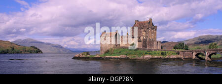 Près de Dornie Eilean Donan Castle, dans l'ouest de Ross, Loch Alsh, Highlands, Ecosse, Royaume-Uni, Europe Banque D'Images