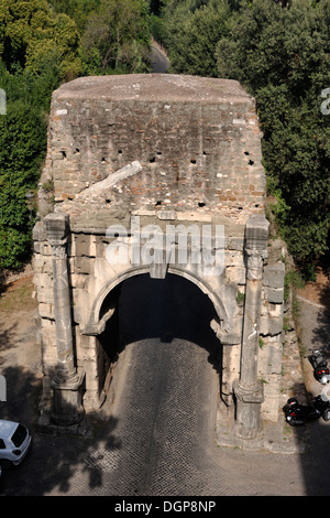 Italie, Rome, Arco di Druso, Arche de Drusus, ancienne porte romaine, aqueduc de l'Aqua Antoniniana (3e siècle après J.-C.) Banque D'Images